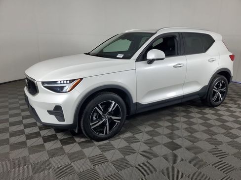 Used 2023 Volvo XC40 B5 Core w/ Climate Package image 8
