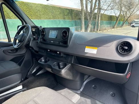 Used 2023 Mercedes-Benz Sprinter 2500 image 22