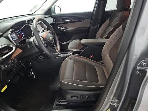 Used 2023 Chevrolet TrailBlazer LT image 2