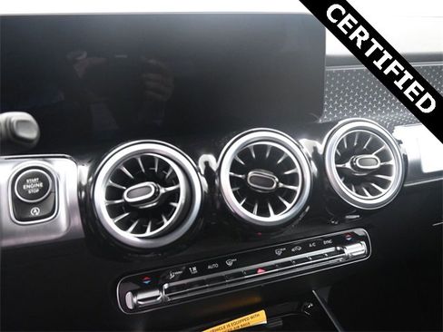 New 2024 Mercedes-Benz GLB 250 4MATIC image 3