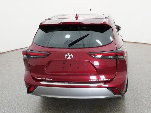 New 2026 Toyota Highlander Platinum AWD/4WD image 16