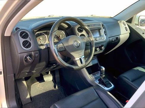 Used 2012 Volkswagen Tiguan SE image 14