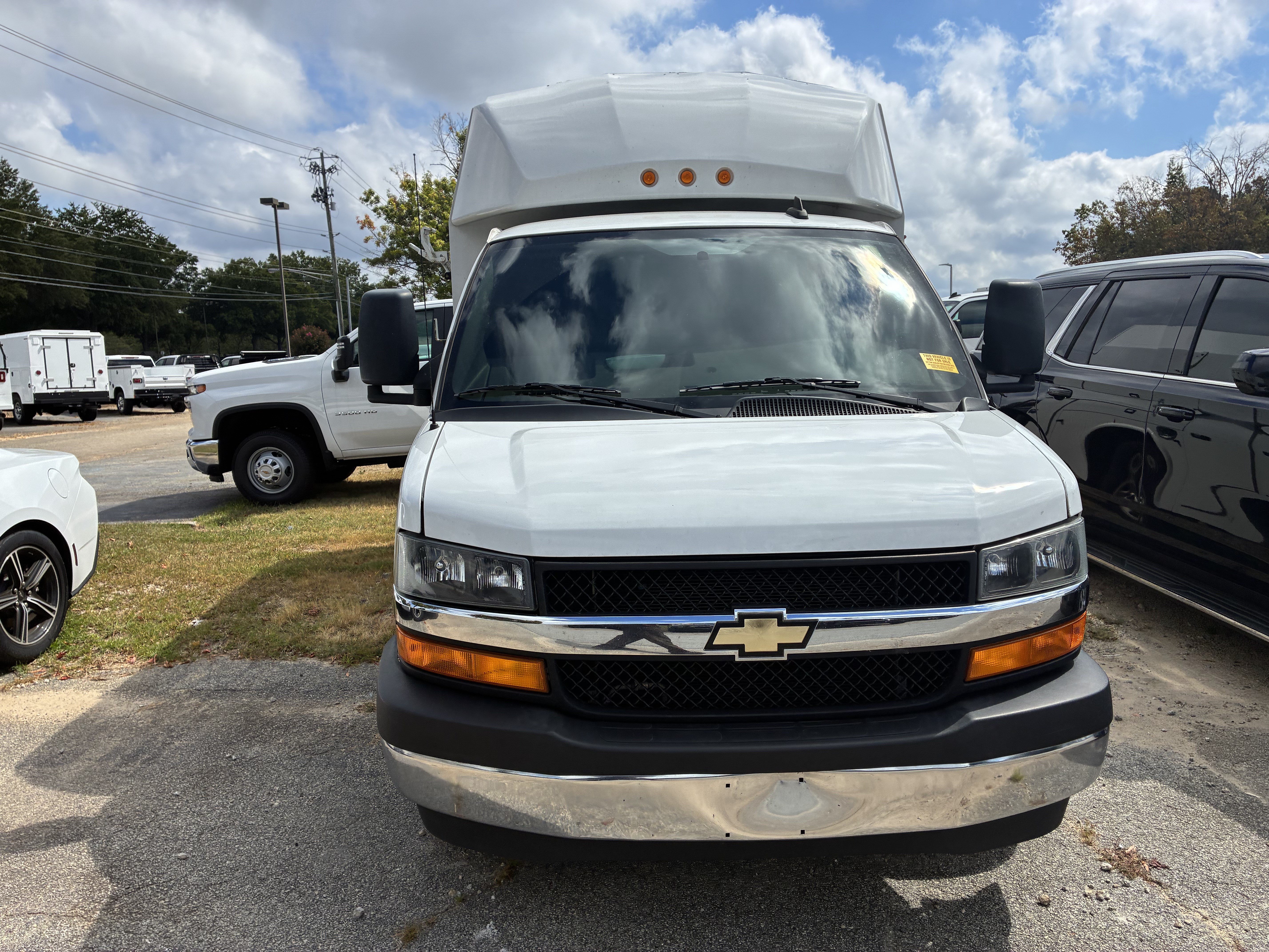 Used 2023 Chevrolet Express 3500 w/ Power Convenience Package RWD image 2