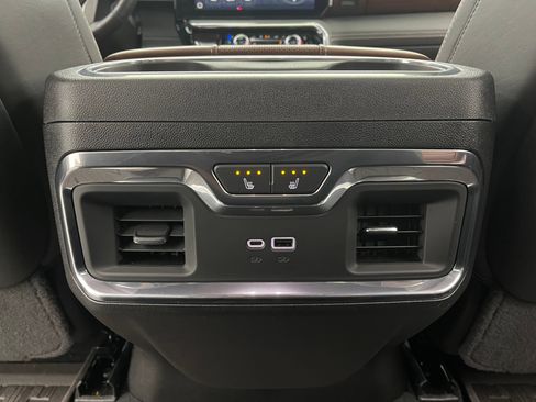 Used 2024 GMC Sierra 1500 Denali Ultimate AWD/4WD image 8