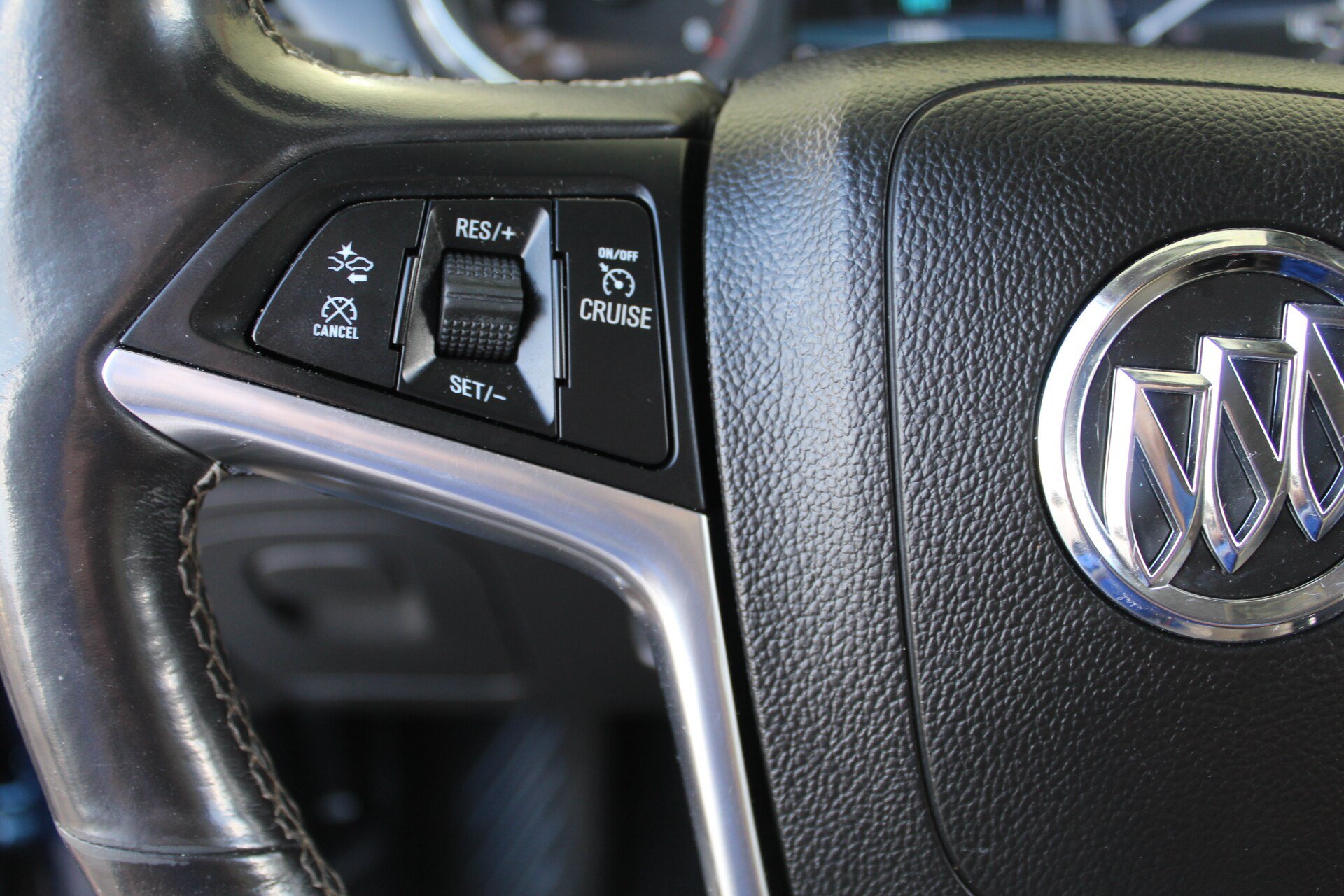 Used 2019 Buick Encore Essence w/ Safety Package II AWD/4WD image 33