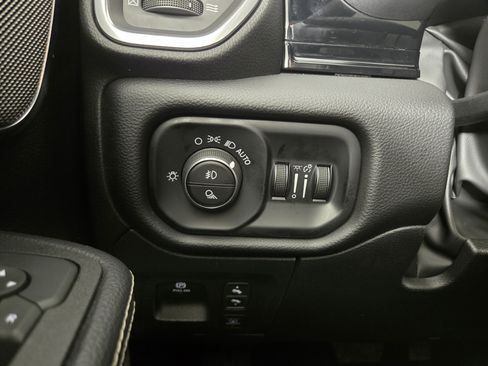 Used 2025 RAM 1500 Laramie AWD/4WD image 32