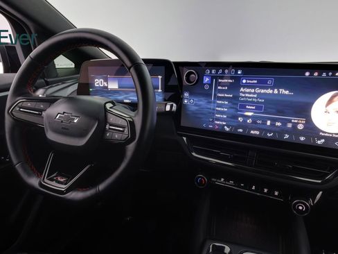 Used 2024 Chevrolet Equinox EV RS FWD image 25