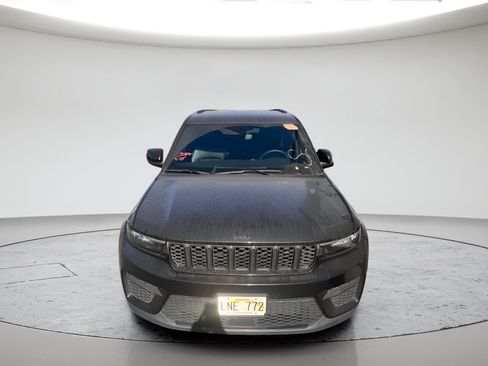 Used 2023 Jeep Grand Cherokee Altitude AWD/4WD image 8