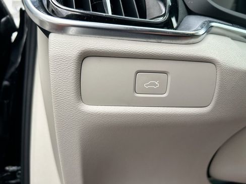 Used 2024 Volvo S60 B5 Core FWD image 23