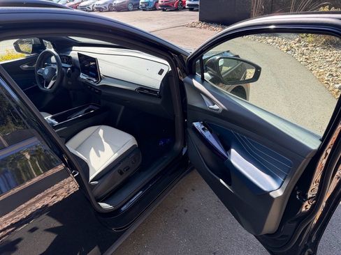 New 2025 Volkswagen ID.4 Pro S image 11