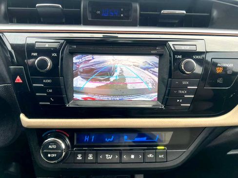 Used 2016 Toyota Corolla LE image 18