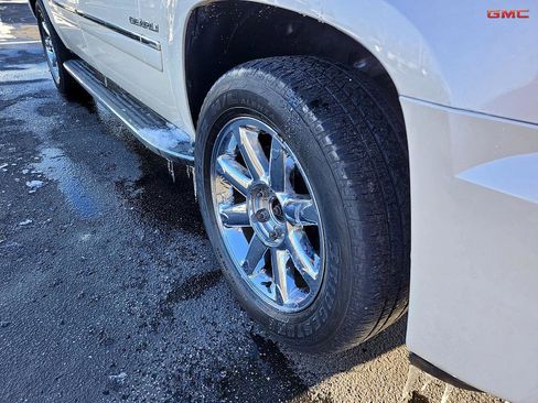 Used 2013 GMC Yukon XL Denali image 40