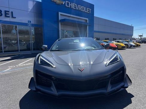 Used 2024 Chevrolet Corvette Z06 w/ Z07 Performance Package RWD image 2