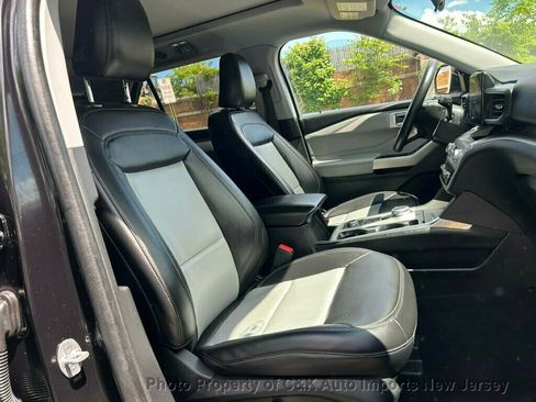 Used 2023 Ford Explorer XLT w/ Equipment Group 202A AWD/4WD image 31
