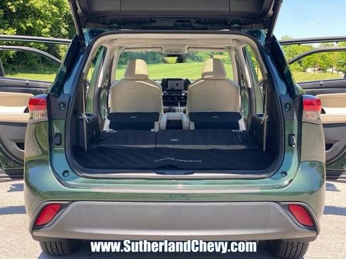 Used 2023 Toyota Highlander XLE AWD/4WD image 46