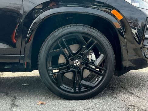 New 2026 Volkswagen Tiguan SE R-Line image 8