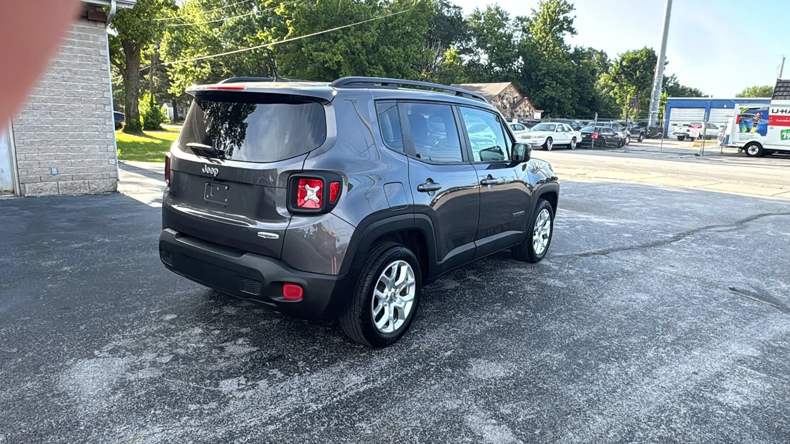 Used 2017 Jeep Renegade Latitude FWD image 8