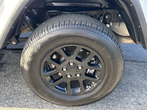 Used 2023 Jeep Gladiator Overland image 14