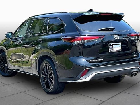 Used 2024 Toyota Highlander XSE FWD image 12
