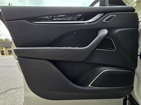 Used 2019 Maserati Levante image 13