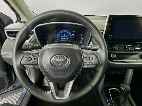 Used 2025 Toyota Corolla Cross XLE image 11