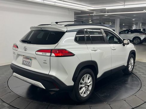 Used 2022 Toyota Corolla Cross LE AWD/4WD image 5
