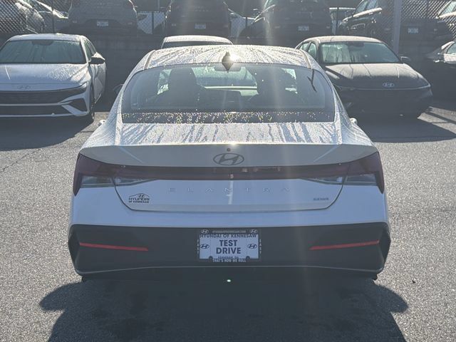 Certified 2026 Hyundai Elantra Hybrid FWD image 7