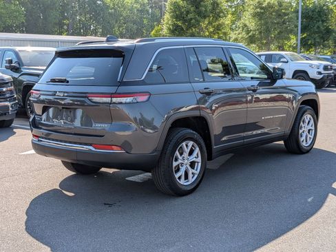 Used 2022 Jeep Grand Cherokee Limited AWD/4WD image 3