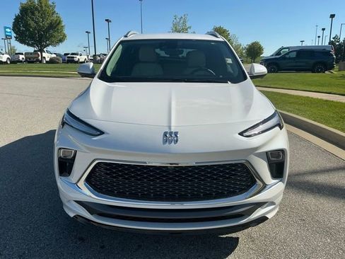 Used 2024 Buick Encore GX Avenir w/ Avenir Technology Package FWD image 11