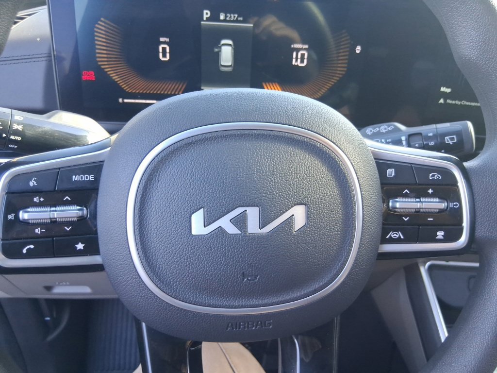 Used 2026 Kia Carnival LX FWD image 14