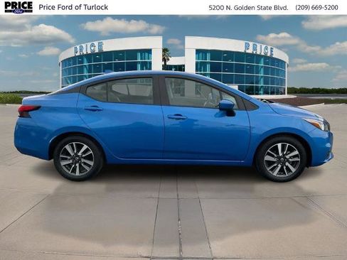 Used 2022 Nissan Versa SV image 4