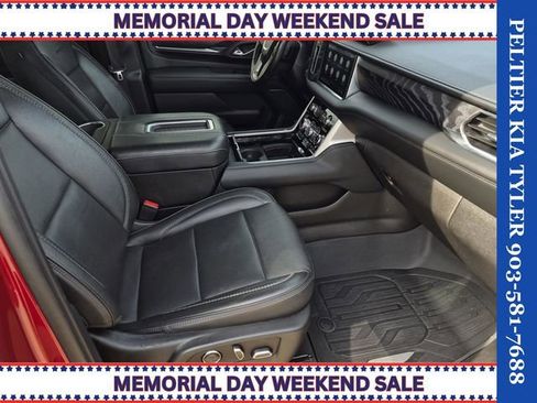 Used 2021 GMC Yukon XL Denali w/ Denali Ultimate Package AWD/4WD image 12