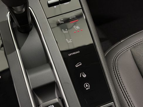 New 2026 Porsche Macan AWD/4WD image 37