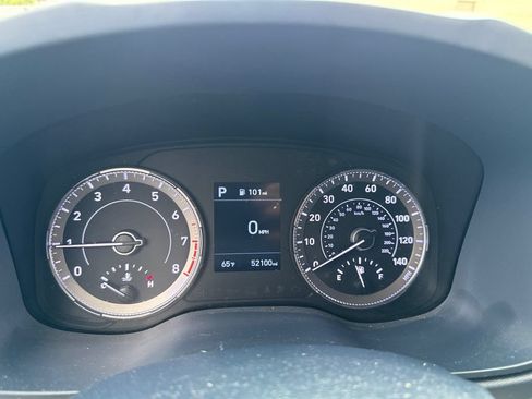 Used 2021 Hyundai Venue FWD image 7