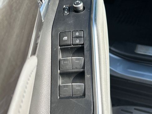 Used 2023 Toyota Highlander Platinum AWD/4WD image 19