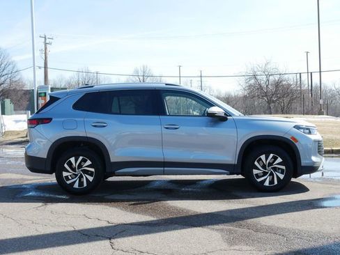 Used 2025 Volkswagen Tiguan S image 8