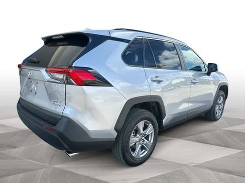Used 2025 Toyota RAV4 XLE AWD/4WD image 8