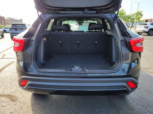 Used 2024 Chevrolet Trax RS w/ Sunroof Package FWD image 24