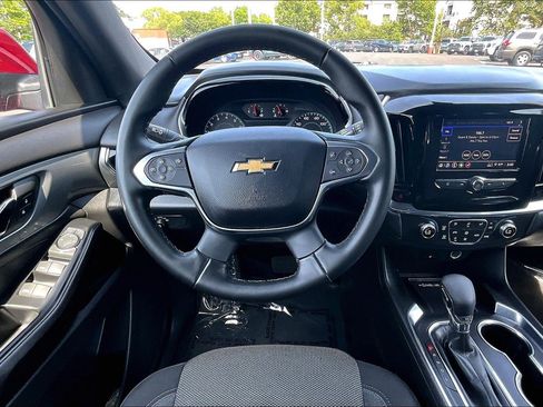 Used 2023 Chevrolet Traverse LT FWD image 5