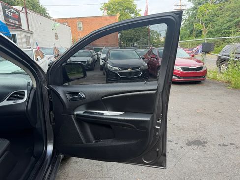 Used 2019 Dodge Journey SE w/ Connectivity Group FWD image 38