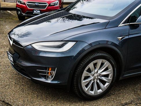 Used 2019 Tesla Model X 75D image 14