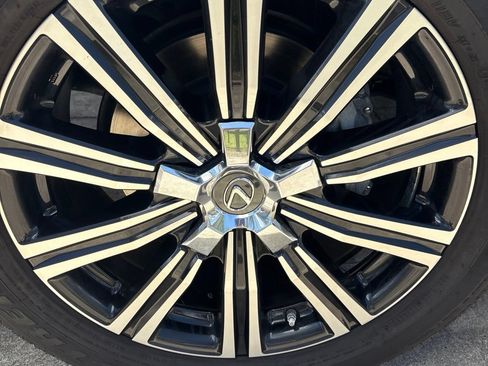 Used 2019 Lexus LX 570 4WD w/ Luxury Package image 11