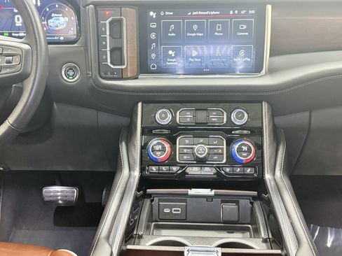 Used 2023 GMC Yukon Denali Ultimate image 38