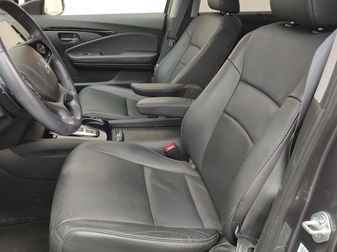 Used 2021 Honda Pilot Touring image 2
