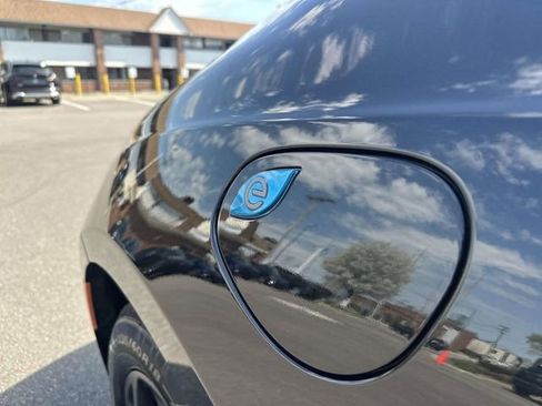 Used 2022 Chrysler Pacifica Touring-L w/ S Appearance Package FWD image 42