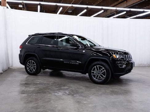 Used 2020 Jeep Grand Cherokee Laredo w/ Quick Order Package 2BN North AWD/4WD image 1