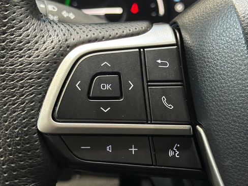 Used 2025 Toyota Sienna XLE FWD image 23