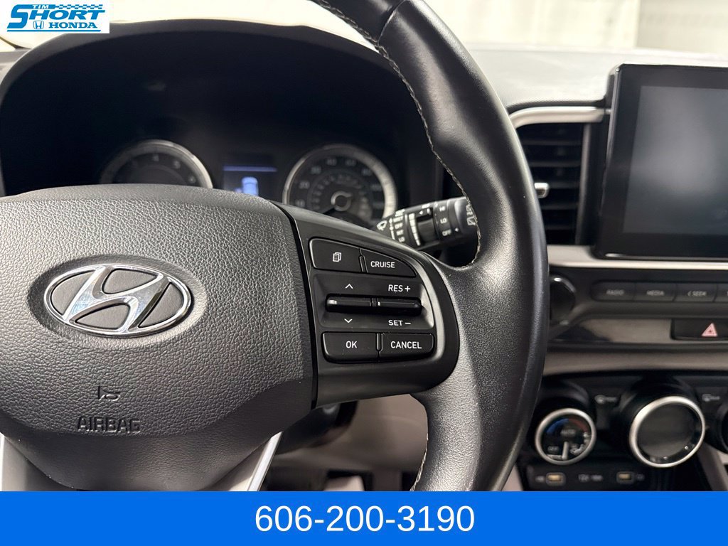 Used 2022 Hyundai Venue SEL FWD image 13