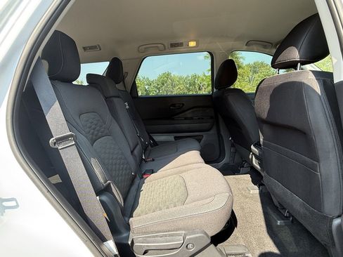 Certified 2025 Nissan Pathfinder SV image 28