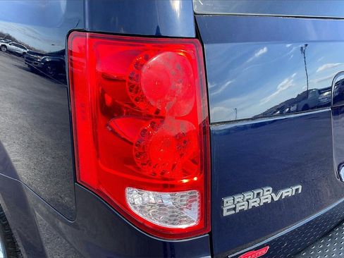 Used 2013 Dodge Grand Caravan SXT w/ UConnect Hands-Free Group image 19